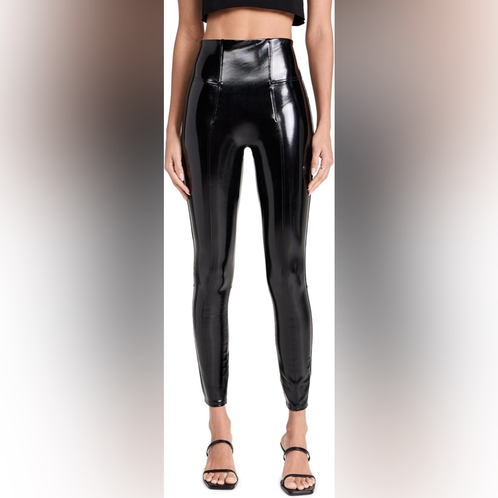 SPANX Classic Black Leggings
Size-L 
Its in excellent condition- only wore once